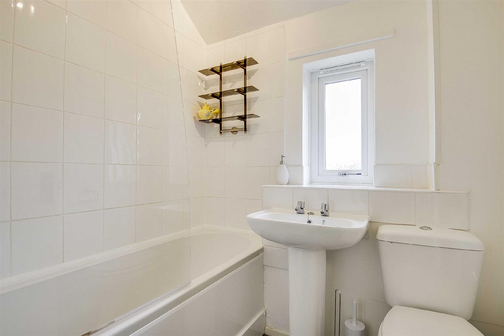 3 bed property in Engaine Drive, Milton Keynes